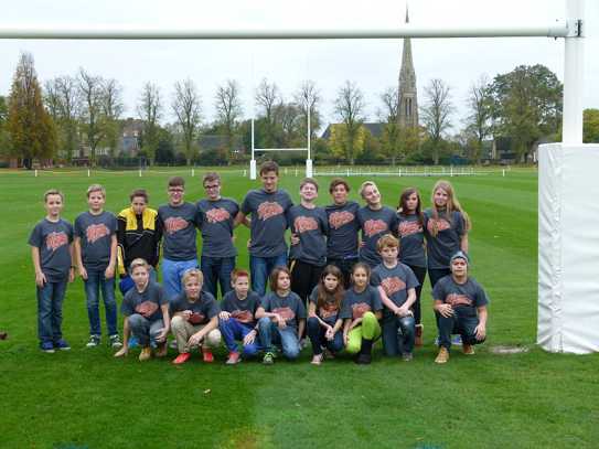 Die U14 in ihren neuen Orange Hearts Shirts